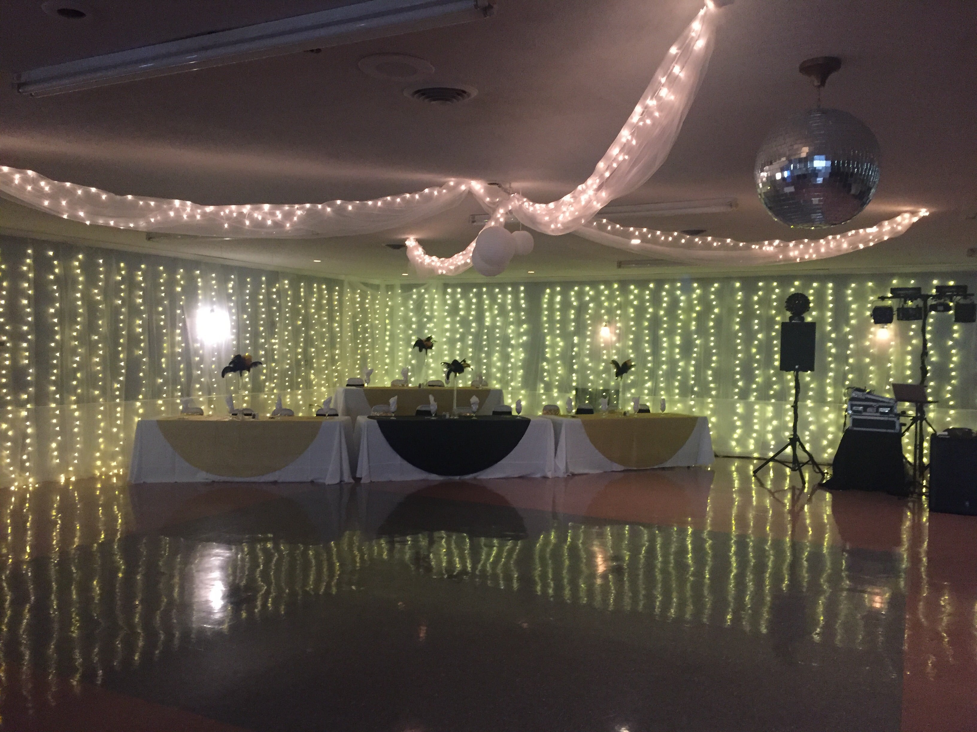 A close op view Banquet Hall vase decorations and drinking glasses